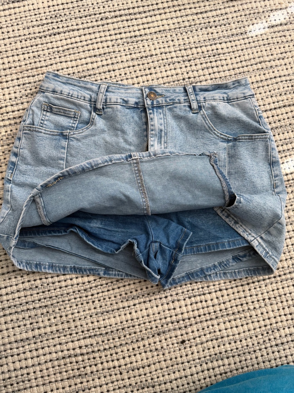 Luvamia Light Wash Denim Skort Mini Skirt Built-In Shorts Size L - Picture 2 of 4